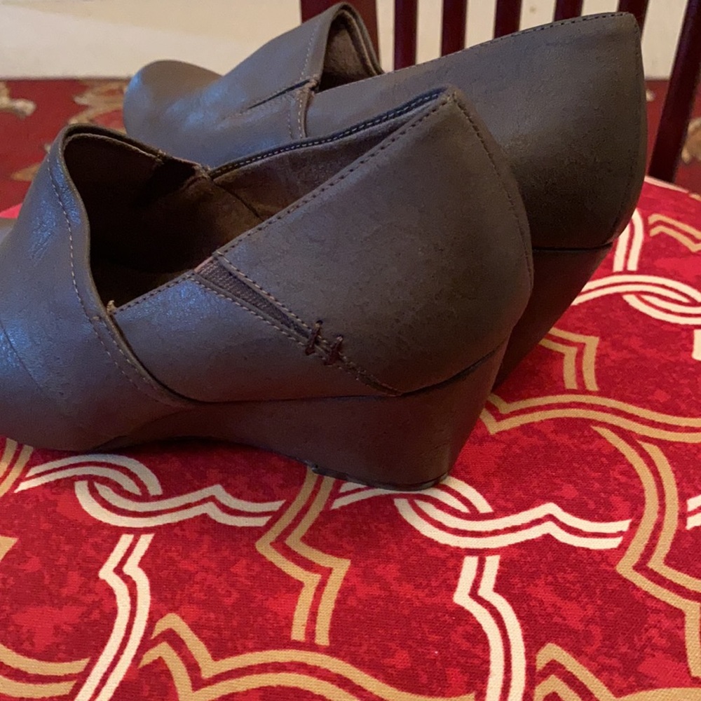 Shoes - Picture 10 of 12